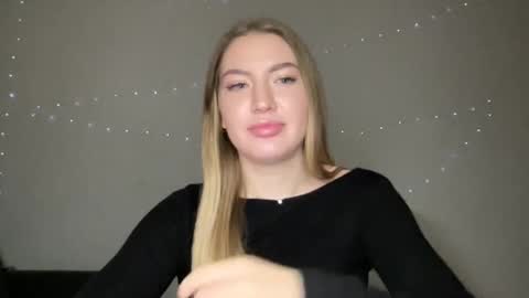 Snapshot of milanaaa_ chatting on 01.07.25 Milana online show from 01.07.25