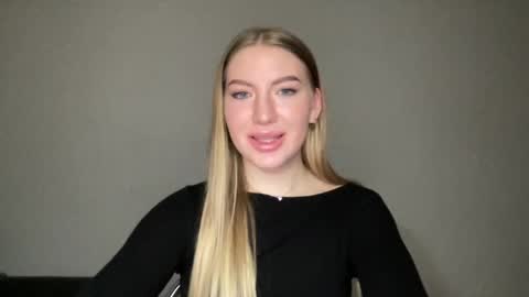 Snapshot of milanaaa_ chatting on 01.09.25 Milana online show from 01.09.25