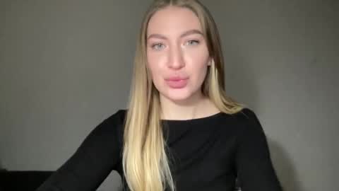 Snapshot of milanaaa_ chatting on 01.13.25 Milana online show from 01.13.25