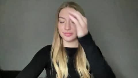 Snapshot of milanaaa_ chatting on 01.15.25 Milana online show from 01.15.25