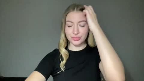 Snapshot of milanaaa_ chatting on 01.16.25 Milana online show from 01.16.25