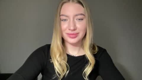 Snapshot of milanaaa_ chatting on 01.18.25 Milana online show from 01.18.25