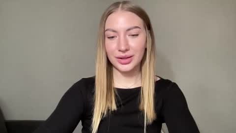 Snapshot of milanaaa_ chatting on 01.19.25 Milana online show from 01.19.25