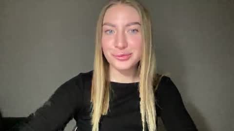 Snapshot of milanaaa_ chatting on 01.19.25 Milana online show from 01.19.25