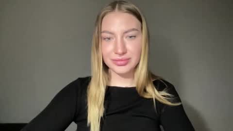 Snapshot of milanaaa_ chatting on 01.20.25 Milana online show from 01.20.25