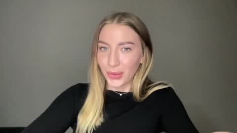 Snapshot of milanaaa_ chatting on 01.21.25 Milana online show from 01.21.25