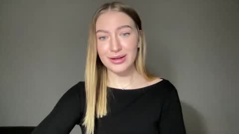 Snapshot of milanaaa_ chatting on 01.24.25 Milana online show from 01.24.25