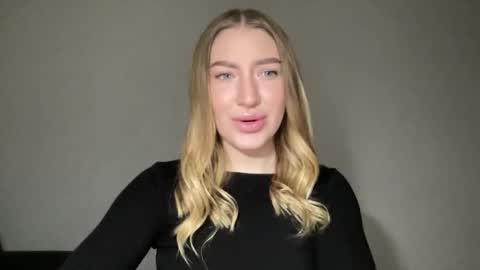 Snapshot of milanaaa_ chatting on 01.26.25 Milana online show from 01.26.25