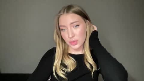 Snapshot of milanaaa_ chatting on 01.27.25 Milana online show from 01.27.25