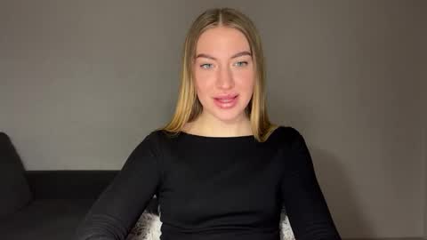 Snapshot of milanaaa_ chatting on 02.02.25 Milana online show from 02.02.25