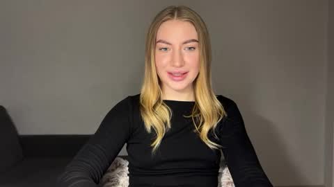 Snapshot of milanaaa_ chatting on 02.03.25 Milana online show from 02.03.25