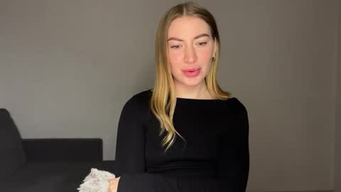 Snapshot of milanaaa_ chatting on 02.03.25 Milana online show from 02.03.25