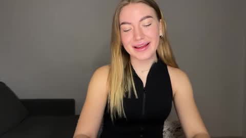 Snapshot of milanaaa_ chatting on 02.06.25 Milana online show from 02.06.25