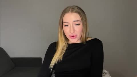 Snapshot of milanaaa_ chatting on 02.16.25 Milana online show from 02.16.25