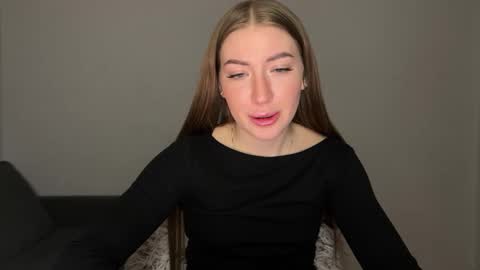 Snapshot of milanaaa_ chatting on 02.19.25 Milana online show from 02.19.25