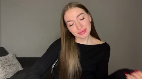 Snapshot of milanaaa_ chatting on 02.20.25 Milana online show from 02.20.25