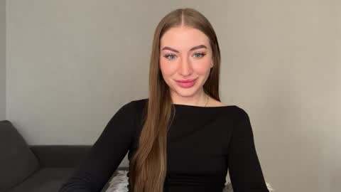 Snapshot of milanaaa_ chatting on 02.21.25 Milana online show from 02.21.25