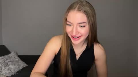 Snapshot of milanaaa_ chatting on 03.01.25 Milana online show from 03.01.25