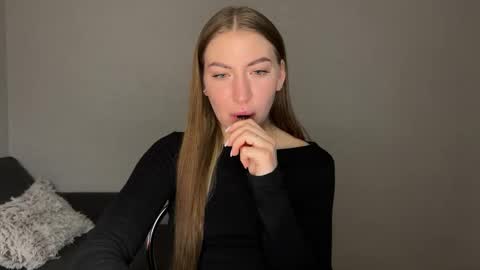 Snapshot of milanaaa_ chatting on 03.03.25 Milana online show from 03.03.25