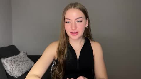 Snapshot of milanaaa_ chatting on 03.08.25 Milana online show from 03.08.25