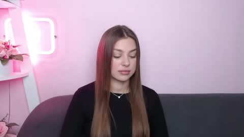 Snapshot of milanaangelas chatting on 04.18.26 milanaangelas online show from 04.18.26