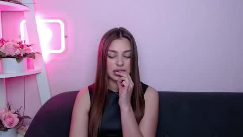 Snapshot of milanaangelas chatting on 04.19.26 milanaangelas online show from 04.19.26