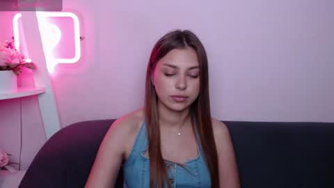Snapshot of milanaangelas chatting on 06.26.26 milanaangelas online show from 06.26.26