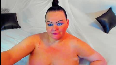 Snapshot of milanabiegert chatting on 12.29.24 Lana online show from 12.29.24