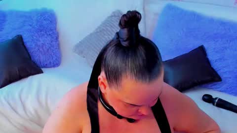 Snapshot of milanabiegert chatting on 02.24.25 Lana online show from 02.24.25