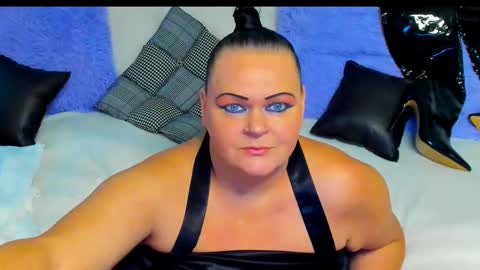 Snapshot of milanabiegert chatting on 10.11.25 Lana online show from 10.11.25