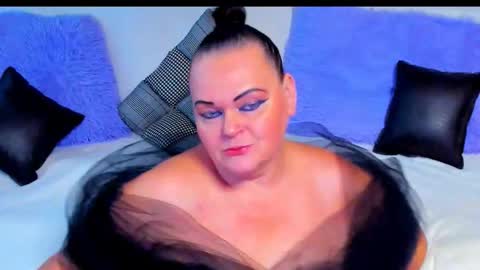 Snapshot of milanabiegert chatting on 10.14.25 Lana online show from 10.14.25