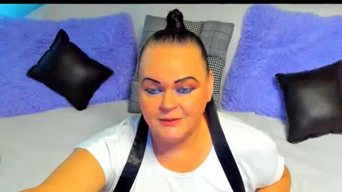 Snapshot of milanabiegert chatting on 11.09.25 Lana online show from 11.09.25