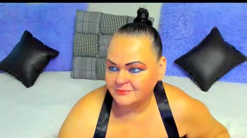 Snapshot of milanabiegert chatting on 11.10.25 Lana online show from 11.10.25