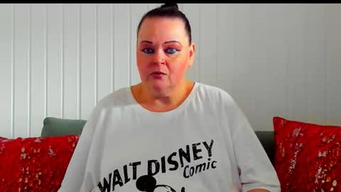 Snapshot of milanabiegert chatting on 01.19.26 Lana online show from 01.19.26