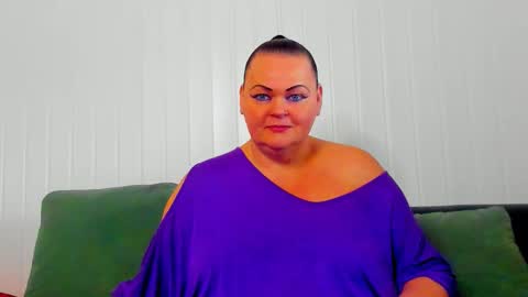 Snapshot of milanabiegert chatting on 02.10.26 Lana online show from 02.10.26