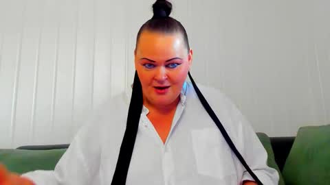 Snapshot of milanabiegert chatting on 03.16.26 Lana online show from 03.16.26