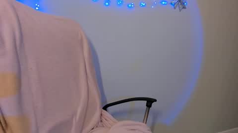 Snapshot of milanabrittt chatting on 12.25.24 Milana online show from 12.25.24