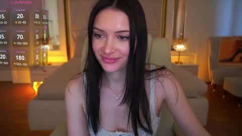 Snapshot of milanamusee chatting on 05.17.26 Milana online show from 05.17.26