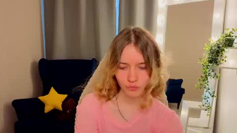 Snapshot of milanarayy chatting on 06.17.26 Milaray online show from 06.17.26