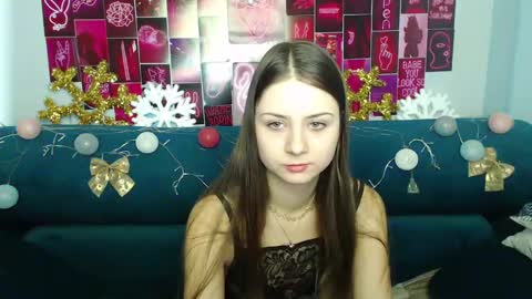 Snapshot of milanaroz chatting on 12.27.24 milanaroz online show from 12.27.24