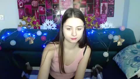 Snapshot of milanaroz chatting on 01.04.25 milanaroz online show from 01.04.25