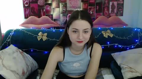 Snapshot of milanaroz chatting on 01.11.25 milanaroz online show from 01.11.25