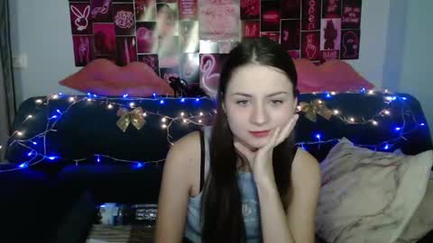 Snapshot of milanaroz chatting on 01.11.25 milanaroz online show from 01.11.25