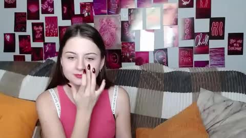 Snapshot of milanaroz chatting on 02.02.25 milanaroz online show from 02.02.25