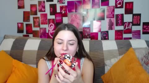 Snapshot of milanaroz chatting on 02.07.25 milanaroz online show from 02.07.25
