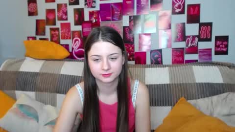 Snapshot of milanaroz chatting on 02.11.25 milanaroz online show from 02.11.25