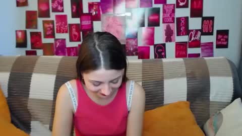 Snapshot of milanaroz chatting on 02.20.25 milanaroz online show from 02.20.25