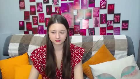 Snapshot of milanaroz chatting on 03.06.25 milanaroz online show from 03.06.25
