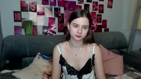 Snapshot of milanaroz chatting on 09.28.25 milanaroz online show from 09.28.25