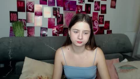 Snapshot of milanaroz chatting on 10.12.25 milanaroz online show from 10.12.25
